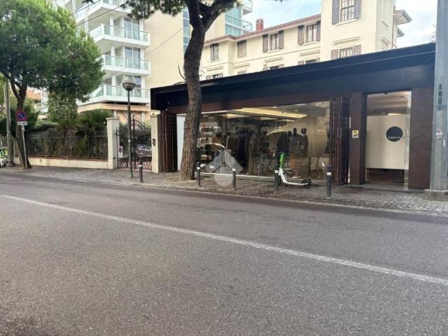 Locale Commerciale in affitto a Rimini, Reggio Emilia