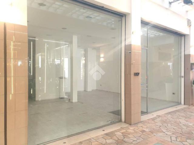 Locale Commerciale in affitto a San Giovanni, Rimini