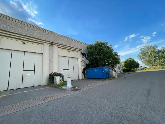 Locale Commerciale in affitto a Pianura Reggiana, Re