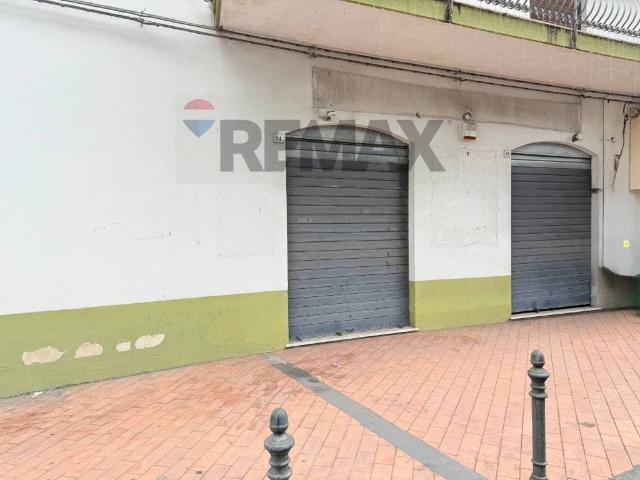 Locale Commerciale in affitto a Riposto, Sicilia