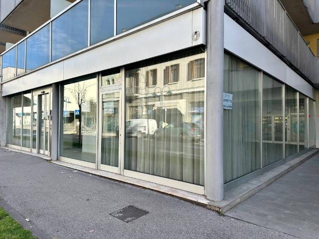Locale Commerciale in affitto a Comunità Alto Garda e Ledro, Riva
