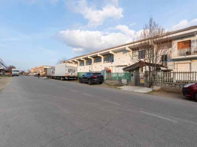 Locale Commerciale in affitto a Tetti Francesi, Piemonte
