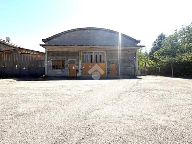 Locale Commerciale in affitto a Rivanazzano, Lombardia
