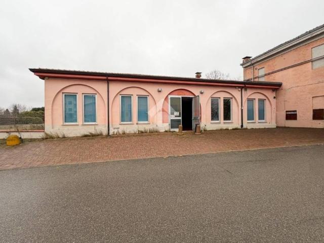Locale Commerciale in affitto a Rivergaro, Reggio Emilia