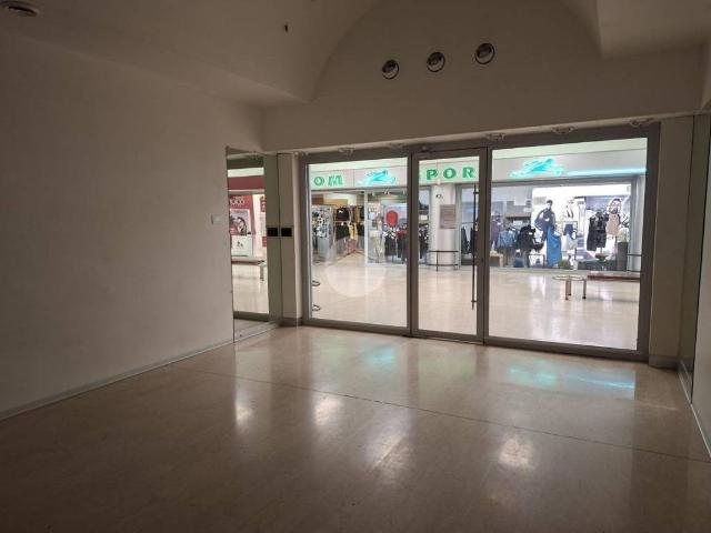 Locale Commerciale in affitto a Piemonte, Torino