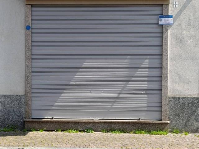 Locale Commerciale in affitto a Borgo Uriola, Piemonte