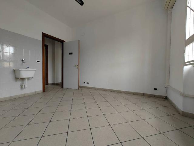 Locale Commerciale in affitto a Borgo Uriola, Piemonte
