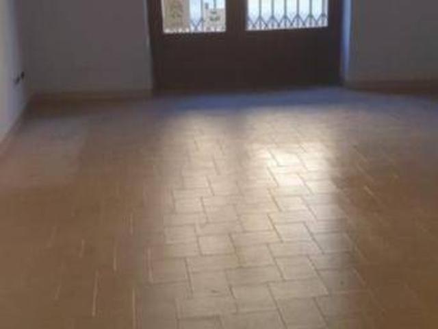 Locale Commerciale in affitto a Borgo Uriola, Piemonte
