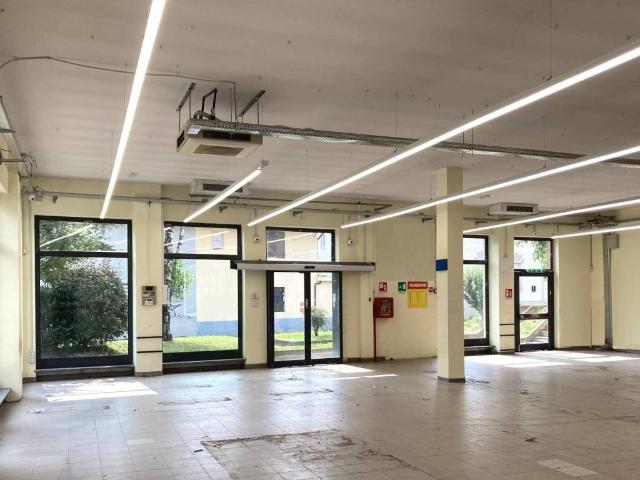 Locale Commerciale in affitto a Piemonte, Torino