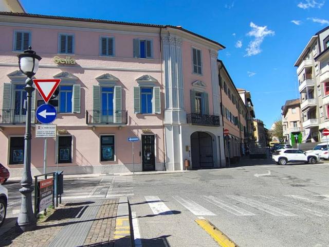 Locale Commerciale in affitto a Piemonte, Torino