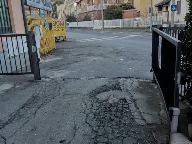 Locale Commerciale in affitto a Borgo Uriola, Piemonte