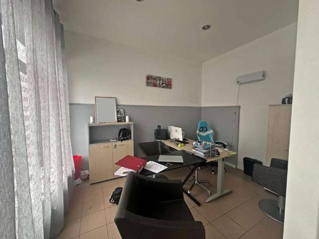 Locale Commerciale in affitto a Piemonte, Torino