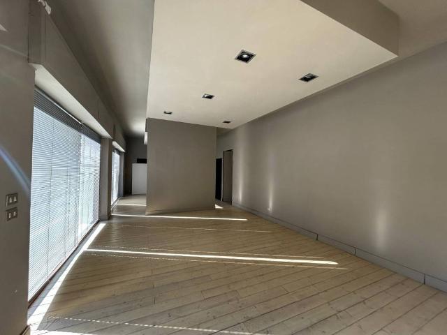 Locale Commerciale in affitto a Robbio, Pavia