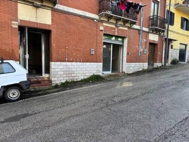 Locale Commerciale in affitto a Roccamonfina, Campania