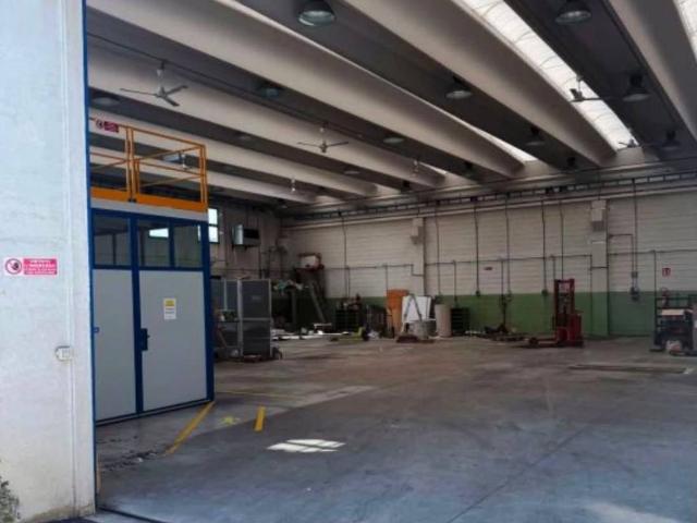 Locale Commerciale in affitto a Roccapiemonte, Campania