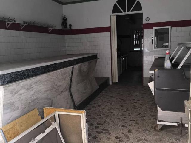 Locale Commerciale in affitto a Roccapiemonte, Campania