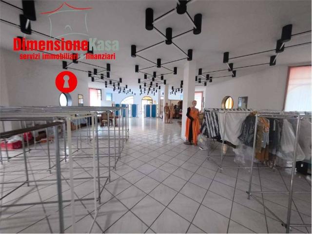 Locale Commerciale in affitto a Roccarainola, Campania