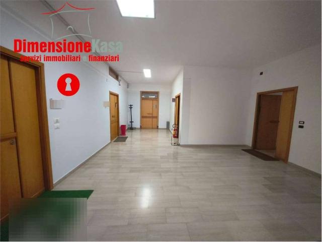 Locale Commerciale in affitto a Roccarainola, Campania