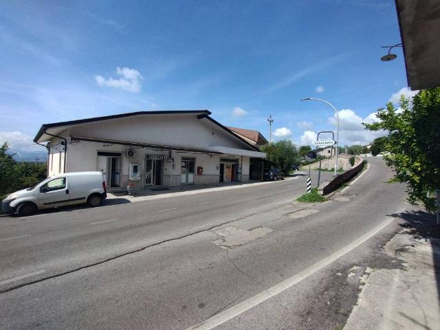 Locale Commerciale in affitto a Roccasecca, Lazio