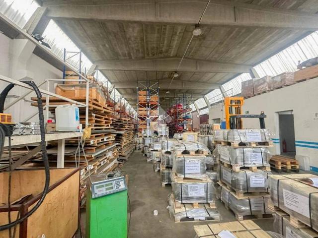Locale Commerciale in affitto a Rodano, Lombardia
