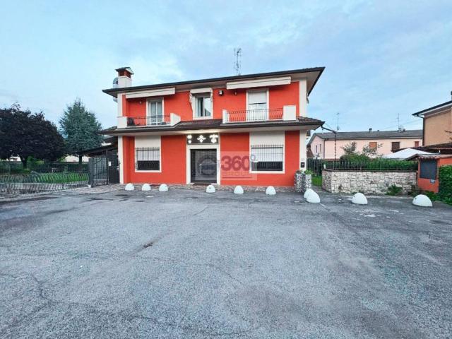 Locale Commerciale in affitto a Rodengo Saiano, Lombardia