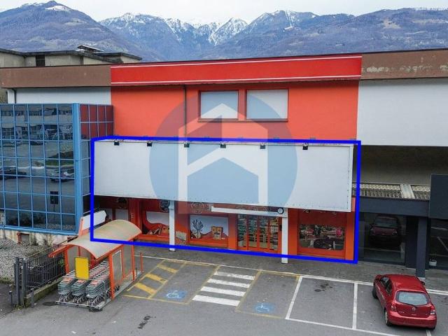 Locale Commerciale in affitto a Rogno, Lombardia