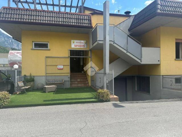 Locale Commerciale in affitto a Rogno, Lombardia
