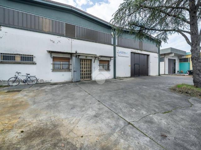 Locale Commerciale in affitto a Pianura Reggiana, Re
