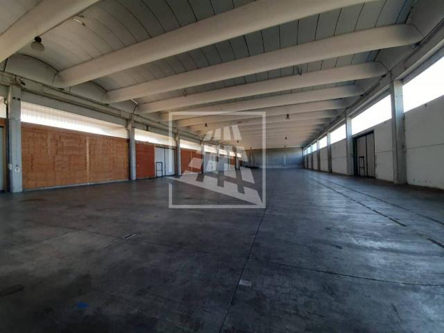 Locale Commerciale in affitto a Pianura Reggiana, Re