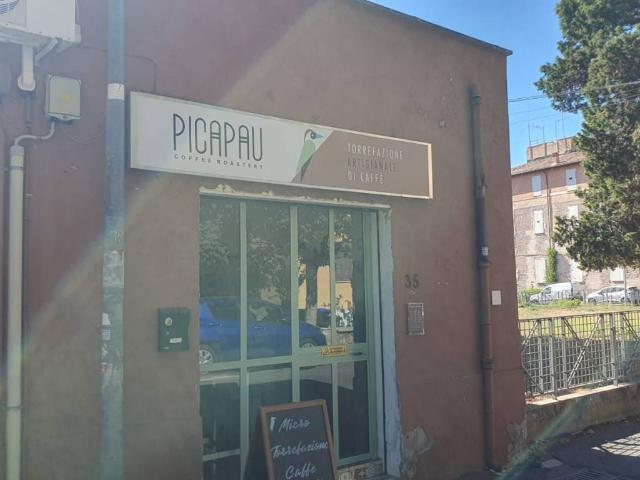 Locale Commerciale in affitto a Stagni di Ostia, Roma Capitale