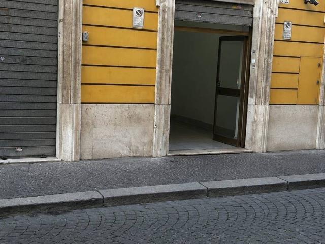 Locale Commerciale in affitto a Municipio Roma I, Roma Capitale