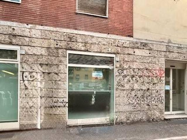 Locale Commerciale in affitto a Municipio Roma XI, Roma Capitale