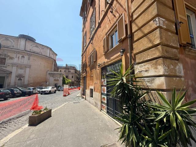 Locale Commerciale in affitto a Municipio Roma I, Roma Capitale