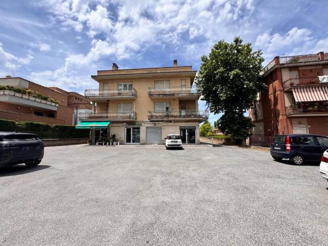 Locale Commerciale in affitto a Settebagni, Roma Capitale