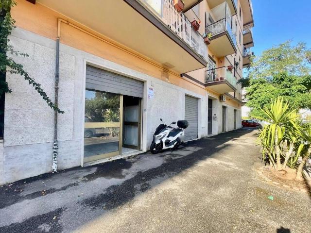 Locale Commerciale in affitto a Lido di Ostia, Roma Capitale