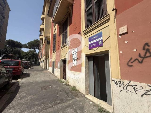 Locale Commerciale in affitto a Municipio Roma VII, Roma Capitale