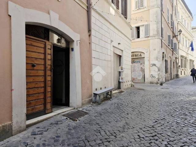 Locale Commerciale in affitto a Municipio Roma I, Roma Capitale