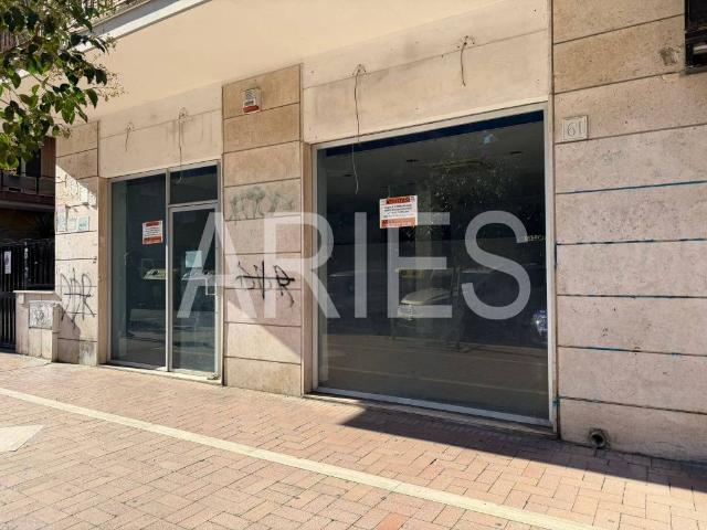 Locale Commerciale in affitto a Lido di Ostia, Roma Capitale
