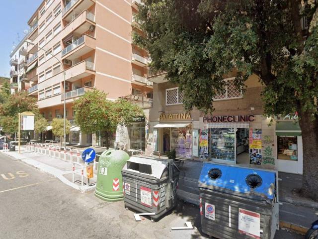 Locale Commerciale in affitto a Municipio Roma VII, Roma Capitale