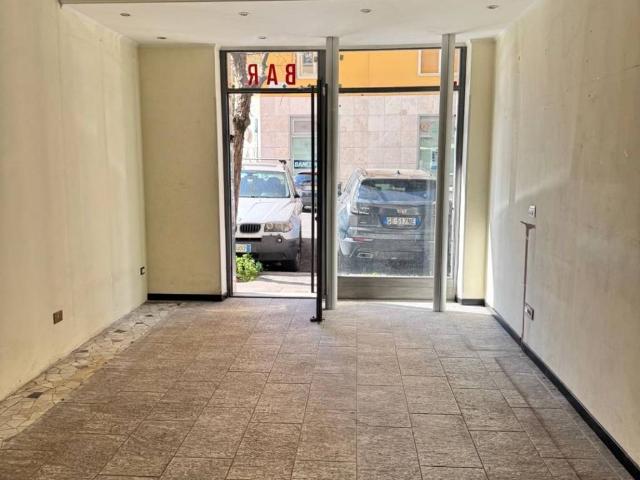 Locale Commerciale in affitto a Municipio Roma VII, Roma Capitale