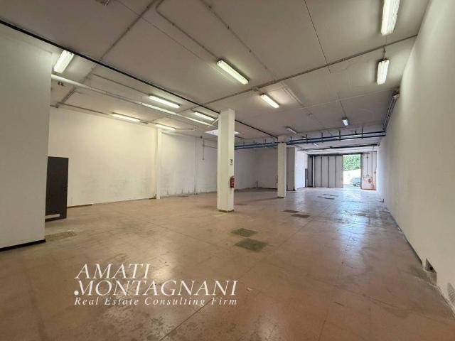 Locale Commerciale in affitto a Municipio Roma XIII, Roma Capitale