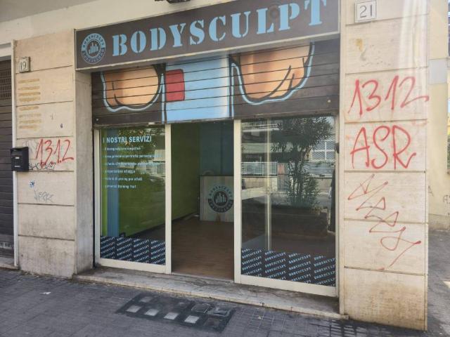 Locale Commerciale in affitto a Municipio Roma VI, Roma Capitale