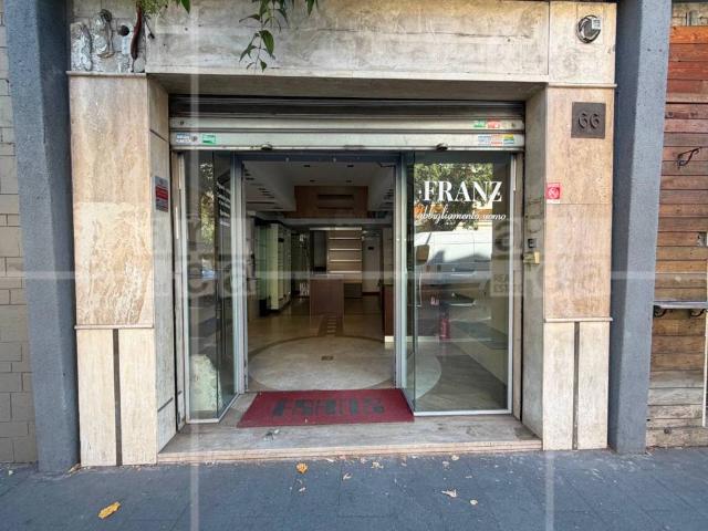 Locale Commerciale in affitto a Monte Sacro, Roma