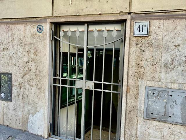 Locale Commerciale in affitto a Municipio Roma I, Roma Capitale