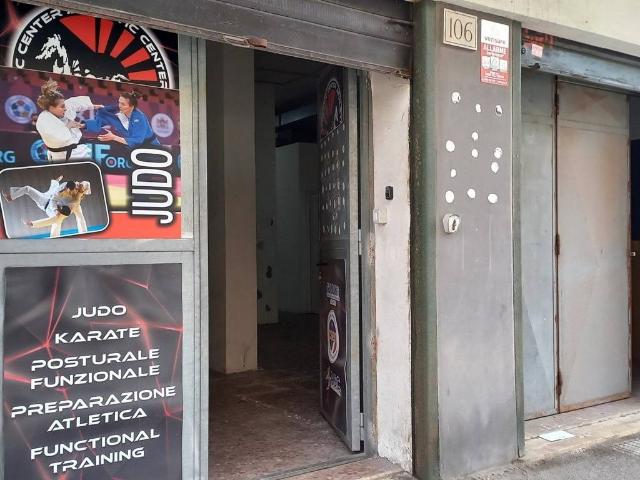 Locale Commerciale in affitto a Lido di Ostia, Roma Capitale