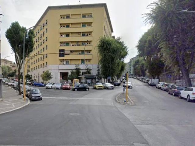 Locale Commerciale in affitto a Municipio Roma XII, Roma Capitale