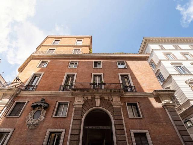Locale Commerciale in affitto a Municipio Roma I, Roma Capitale