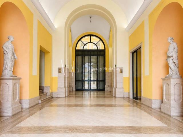 Locale Commerciale in affitto a Municipio Roma I, Roma Capitale