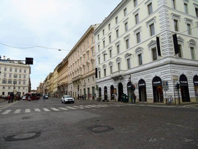 Locale Commerciale in affitto a Municipio Roma I, Roma Capitale