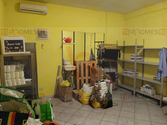 Locale Commerciale in affitto a Municipio Roma VII, Roma Capitale